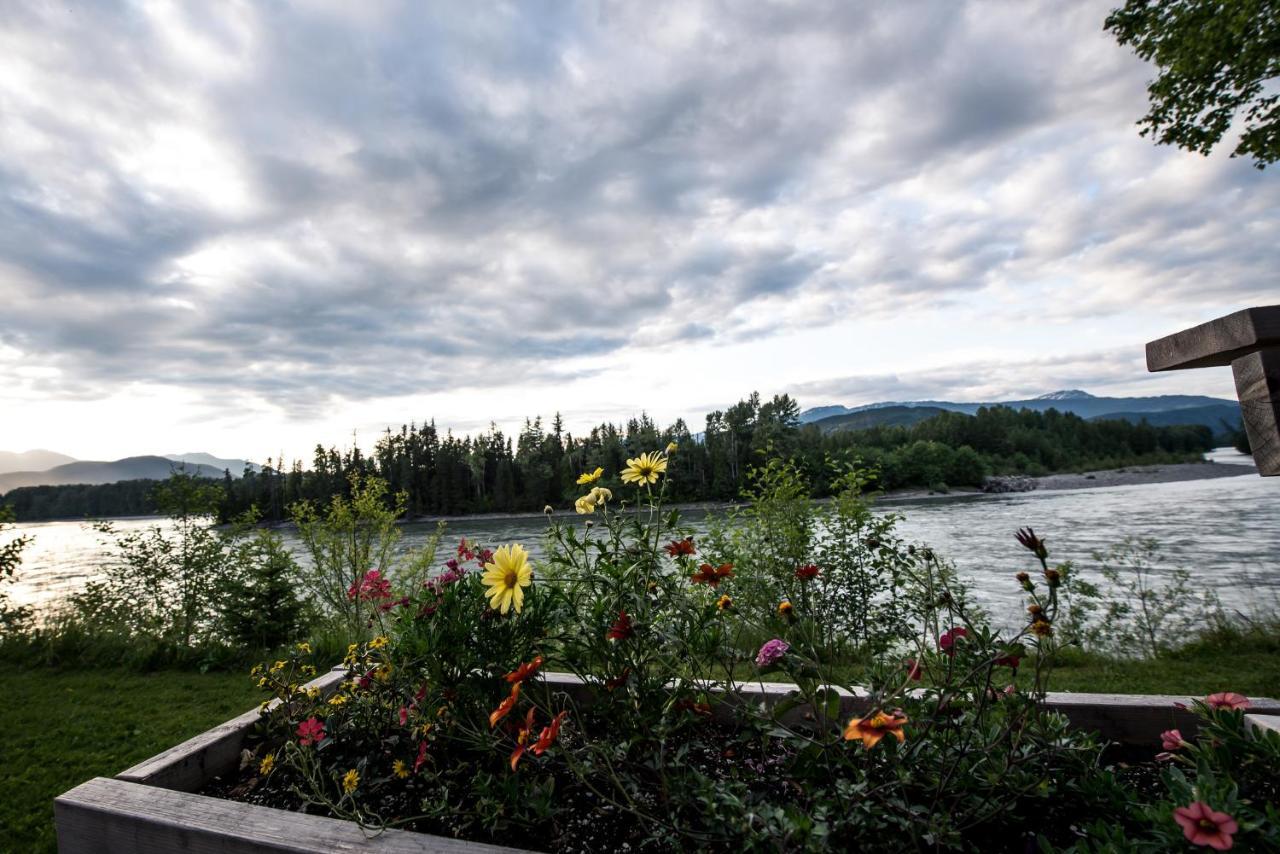 Skeena River House Bed & Breakfast Terrace Exterior foto